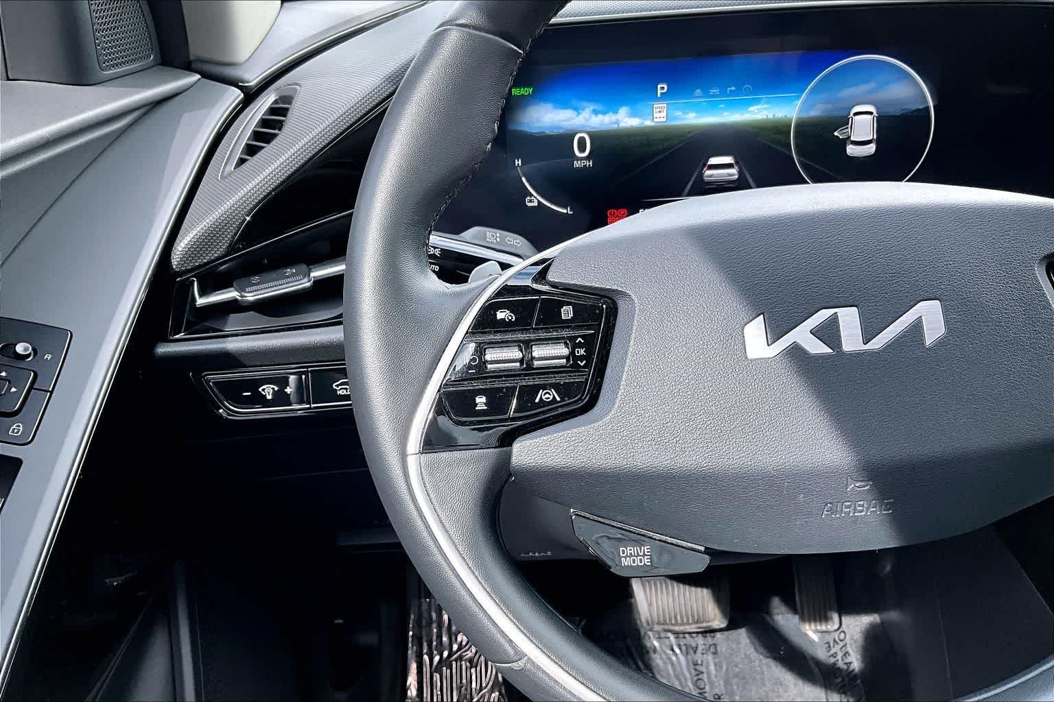 Thumbnail: 2023 Kia Niro - 24
