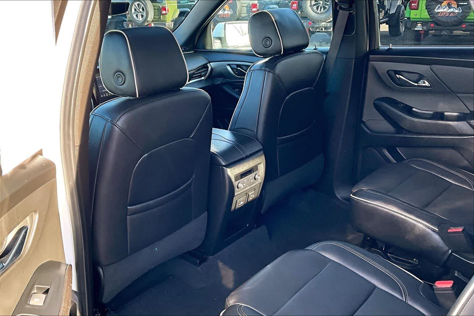 Thumbnail: 2023 Chevrolet Traverse - 12