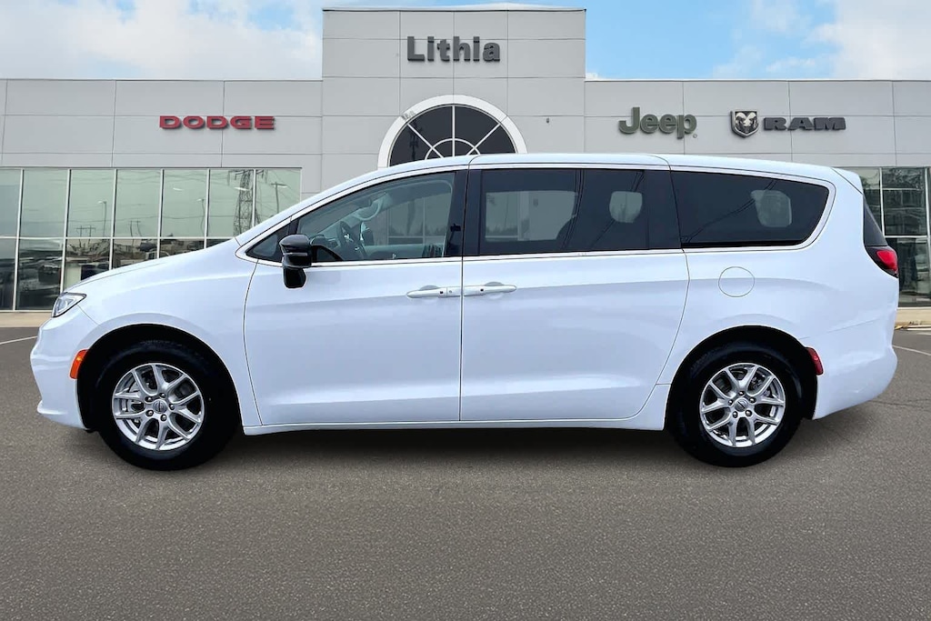 Used 2024 Chrysler Pacifica Touring L Van