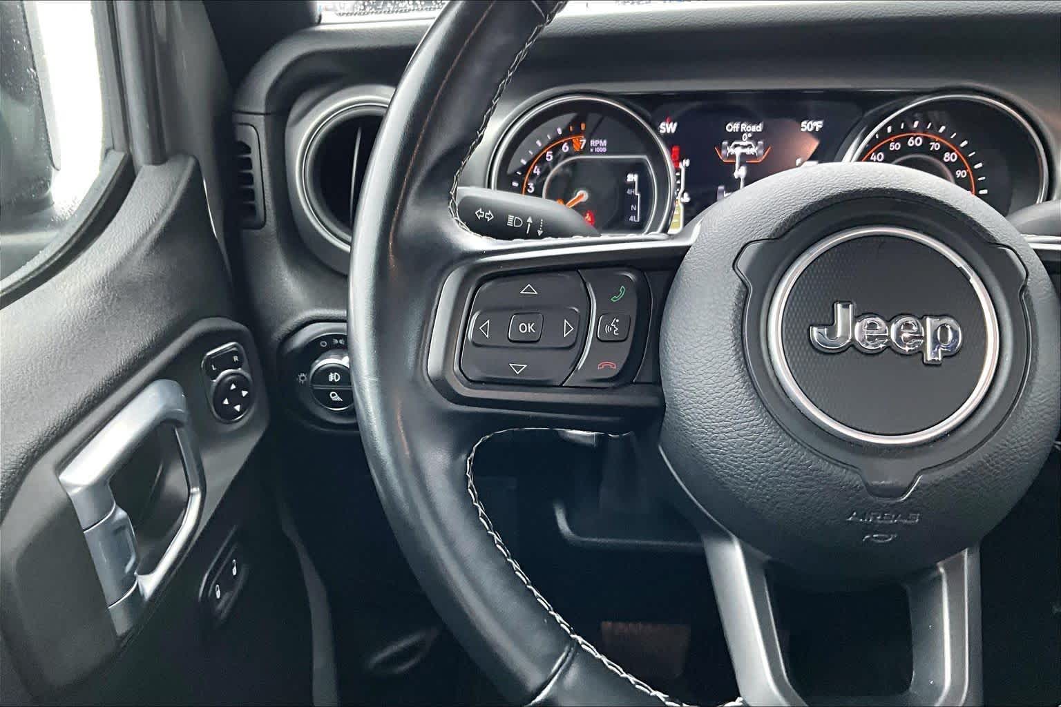 Thumbnail: 2021 Jeep Gladiator - 25