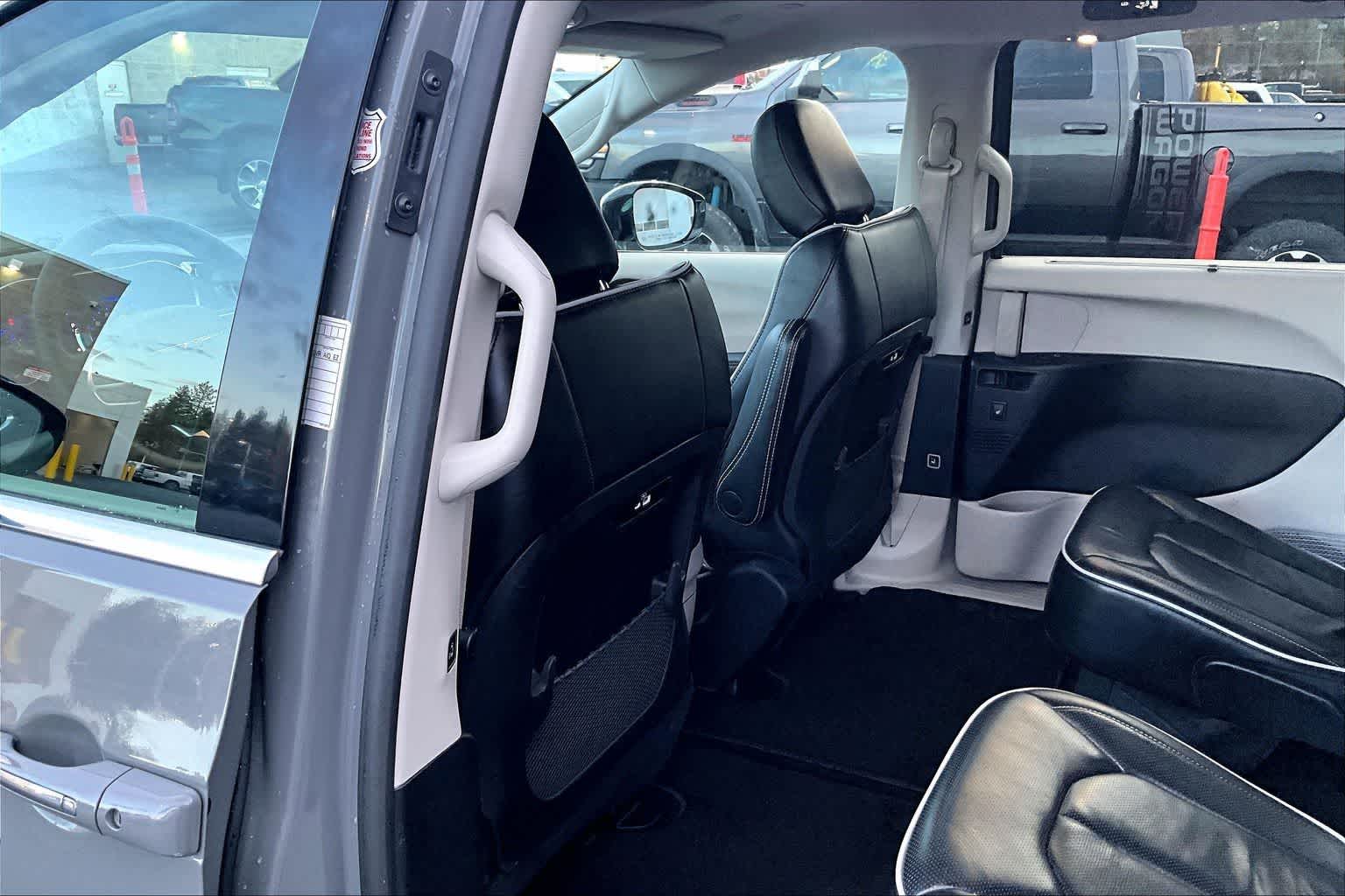 Thumbnail: 2023 Chrysler Pacifica - 12