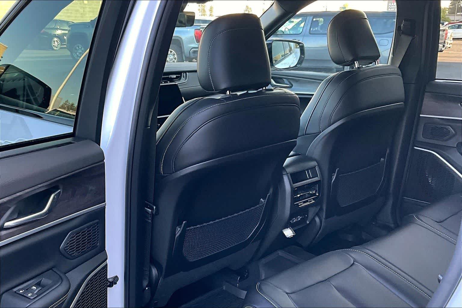 Thumbnail: 2025 Jeep Grand Cherokee - 12