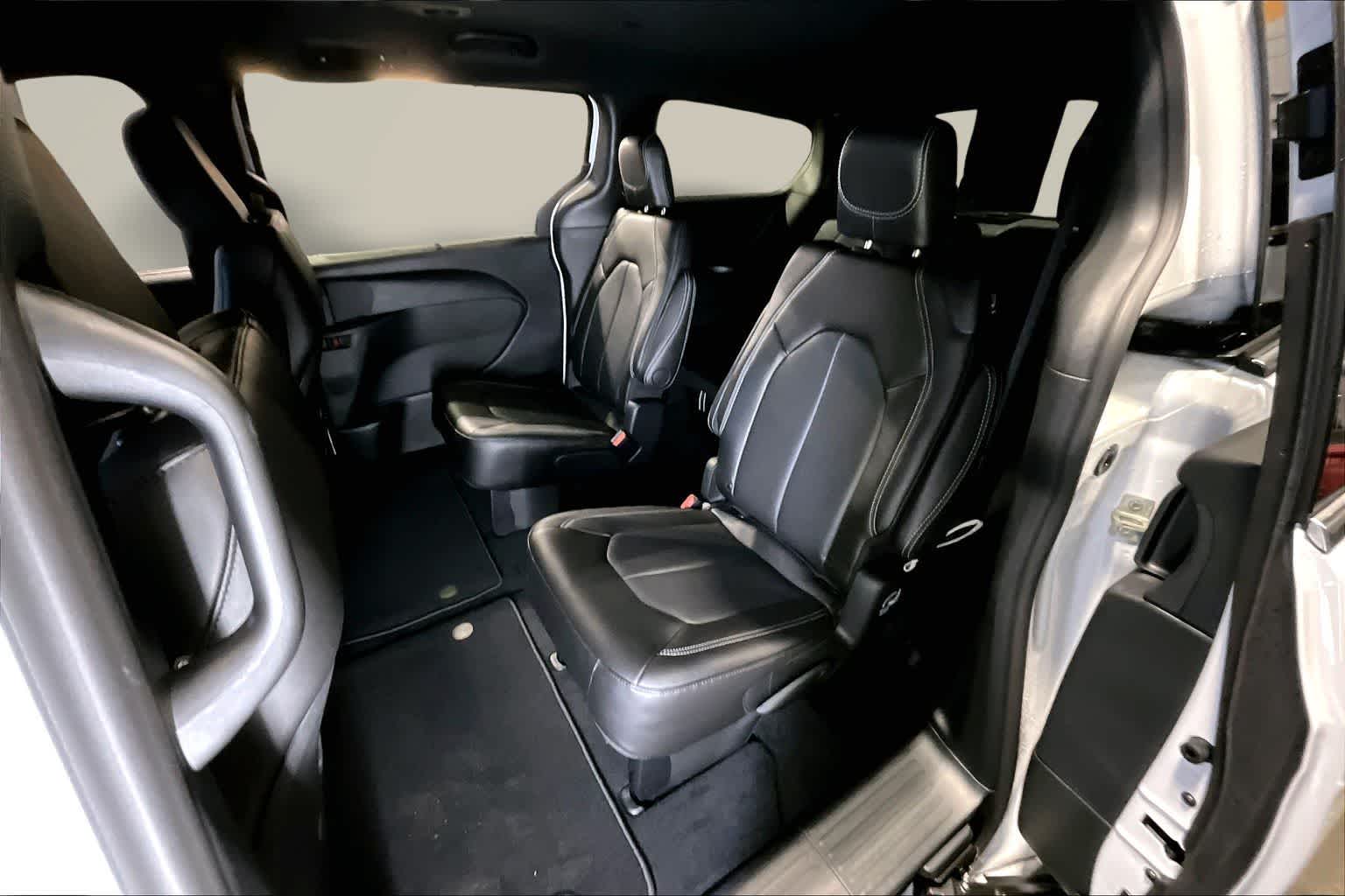 Thumbnail: 2026 Chrysler Pacifica - 13