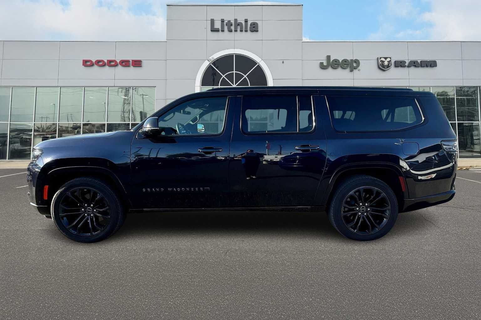 2024 Jeep Grand Wagoneer L II photo 3
