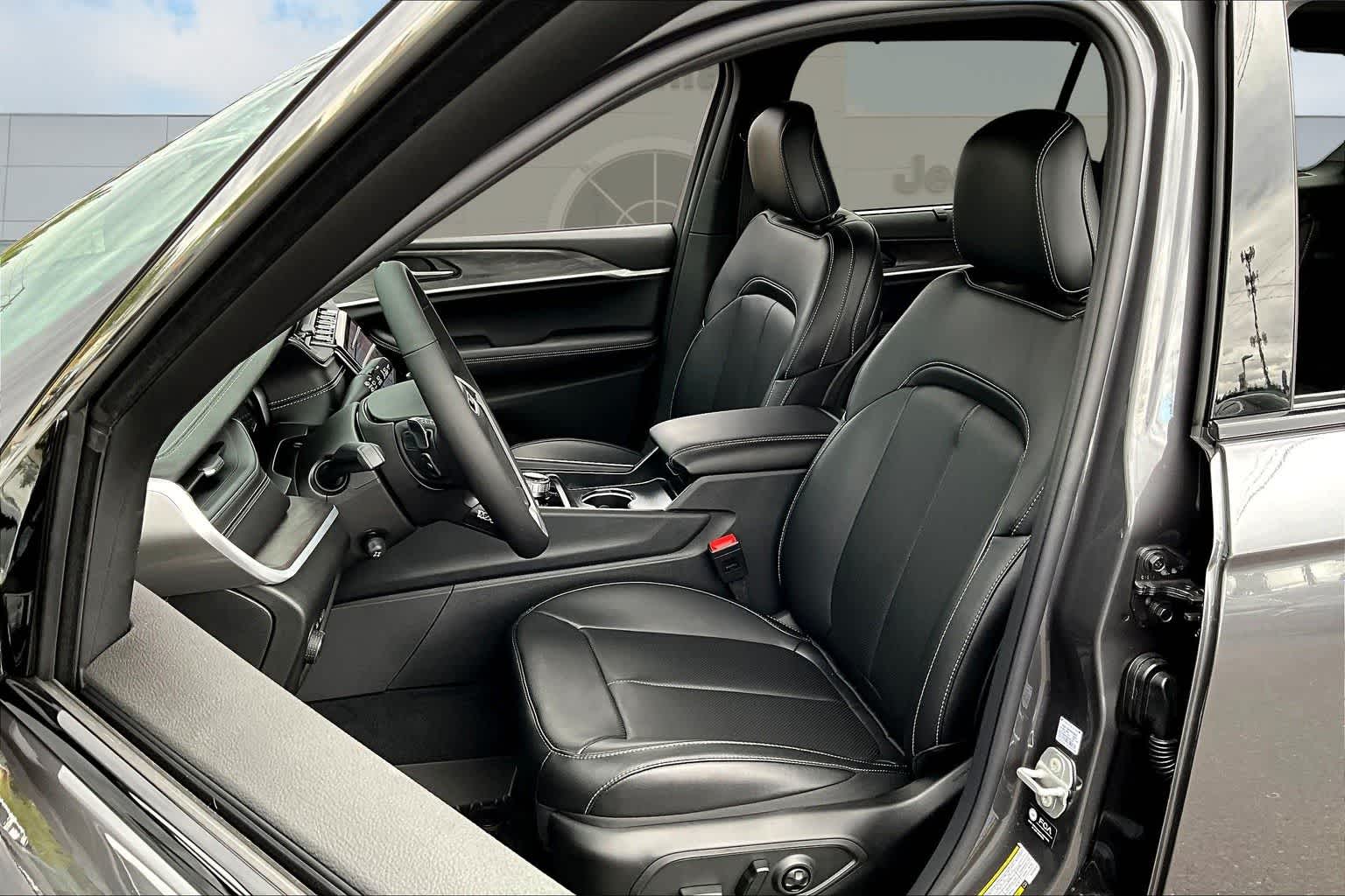 Thumbnail: 2025 Jeep Grand Cherokee L - 11