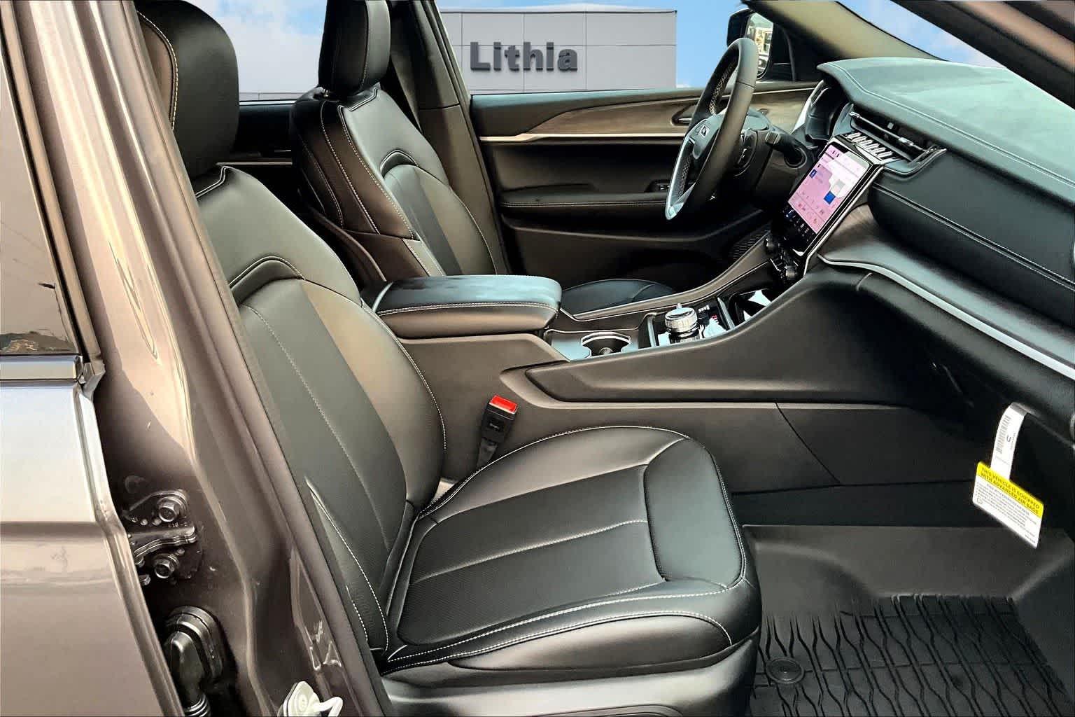 Thumbnail: 2025 Jeep Grand Cherokee L - 14