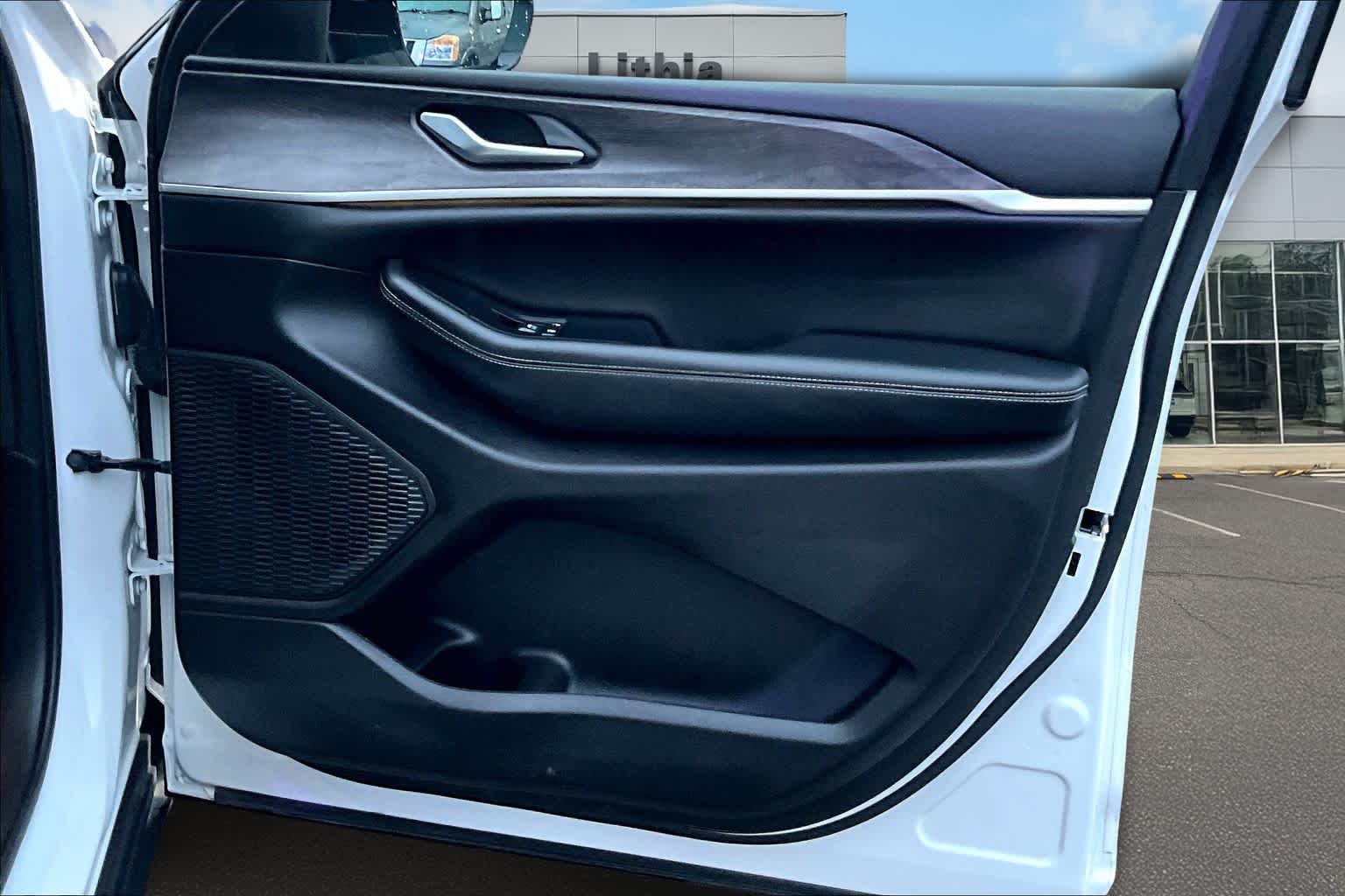 Thumbnail: 2024 Jeep Grand Cherokee - 29