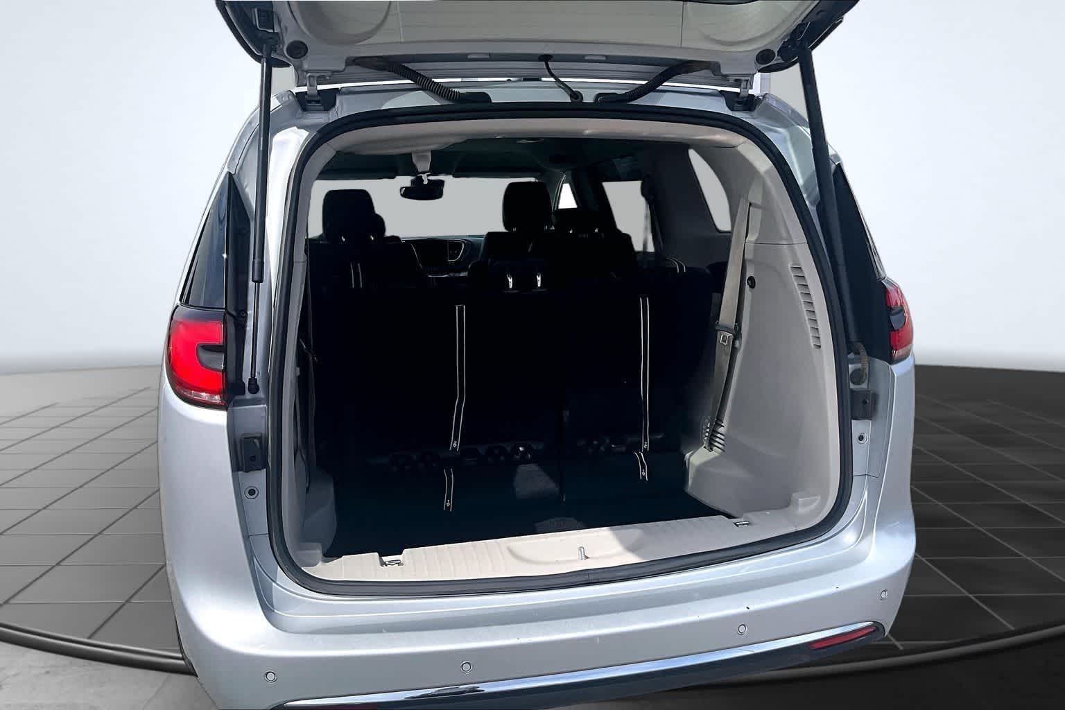 Thumbnail: 2024 Chrysler Pacifica - 19