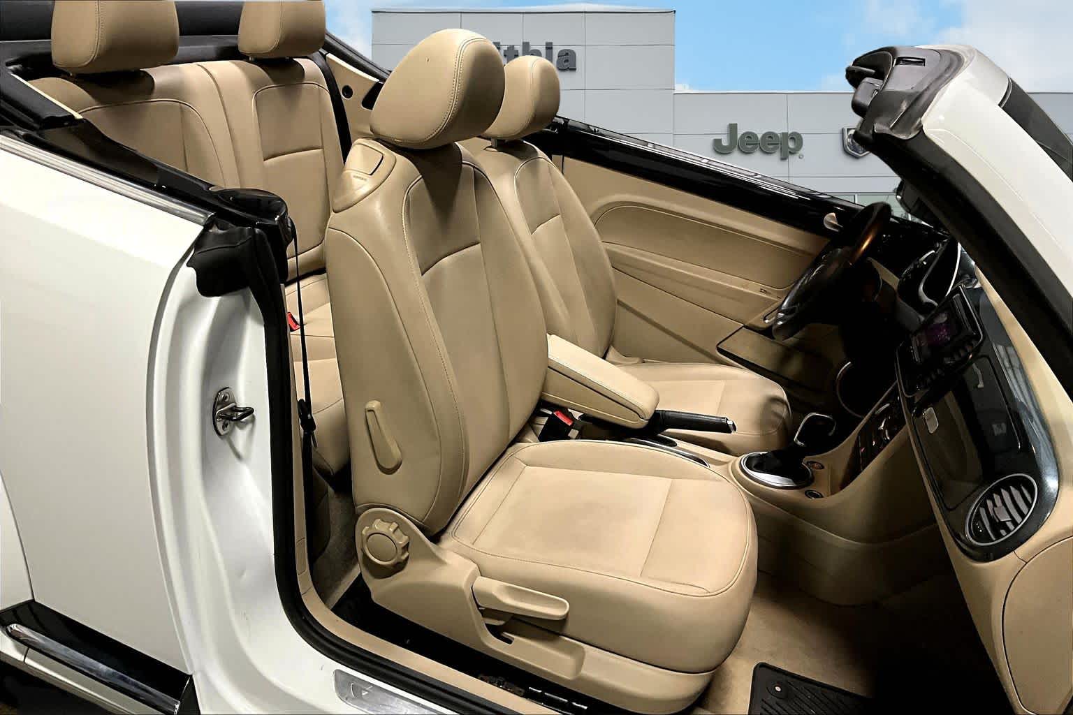 Thumbnail: 2015 Volkswagen Beetle - 14