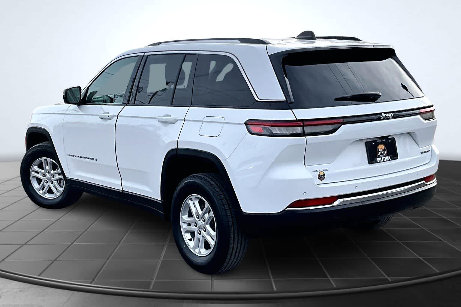 Thumbnail: 2024 Jeep Grand Cherokee - 4