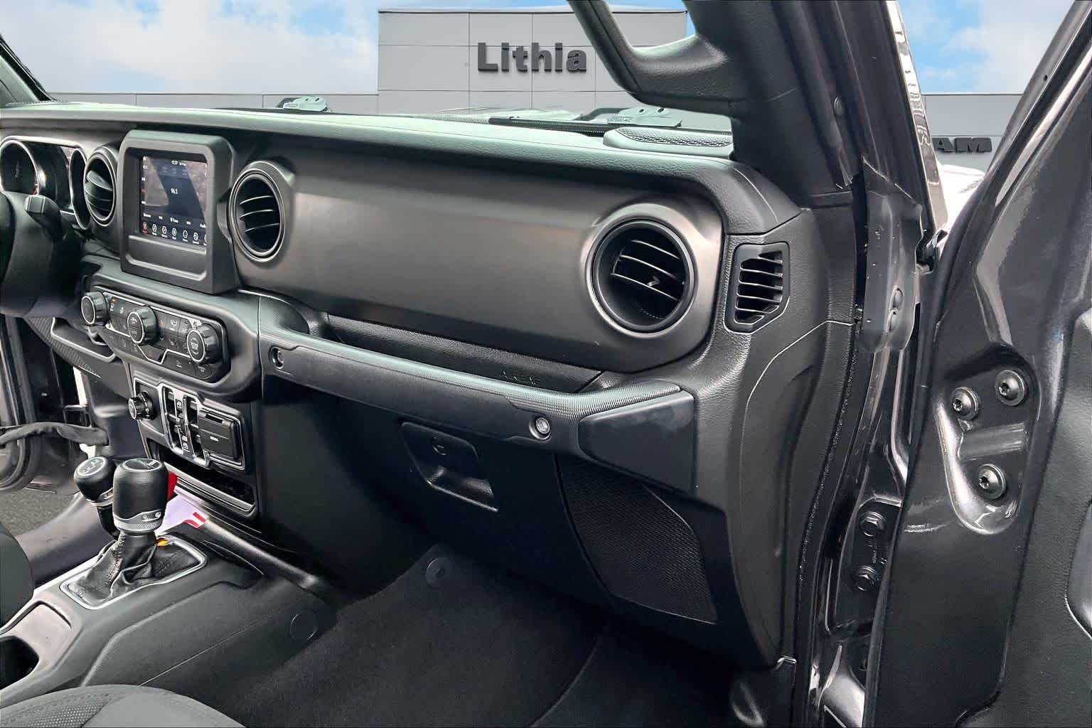 Thumbnail: 2022 Jeep Gladiator - 24