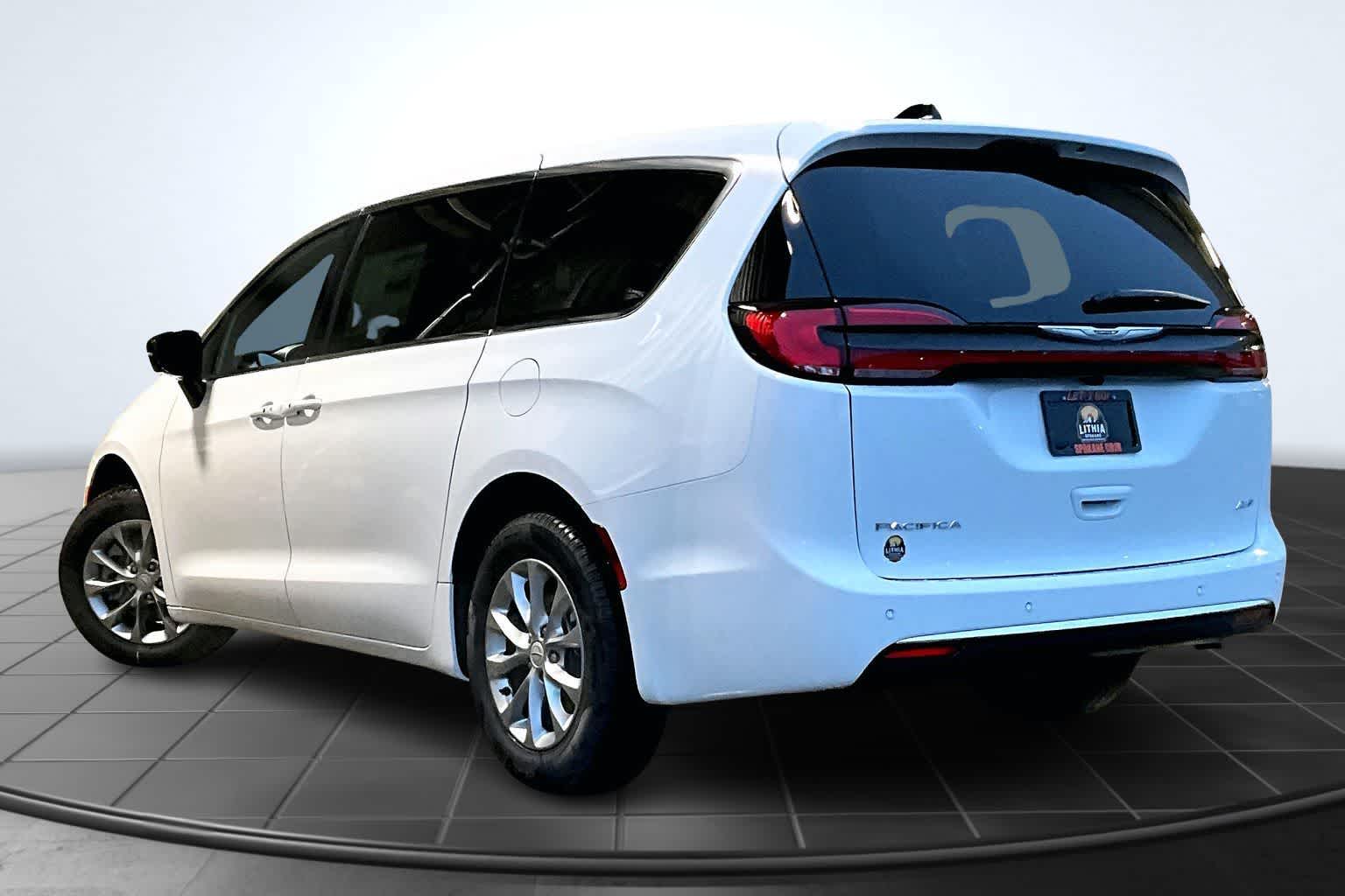 Thumbnail: 2026 Chrysler Pacifica - 4