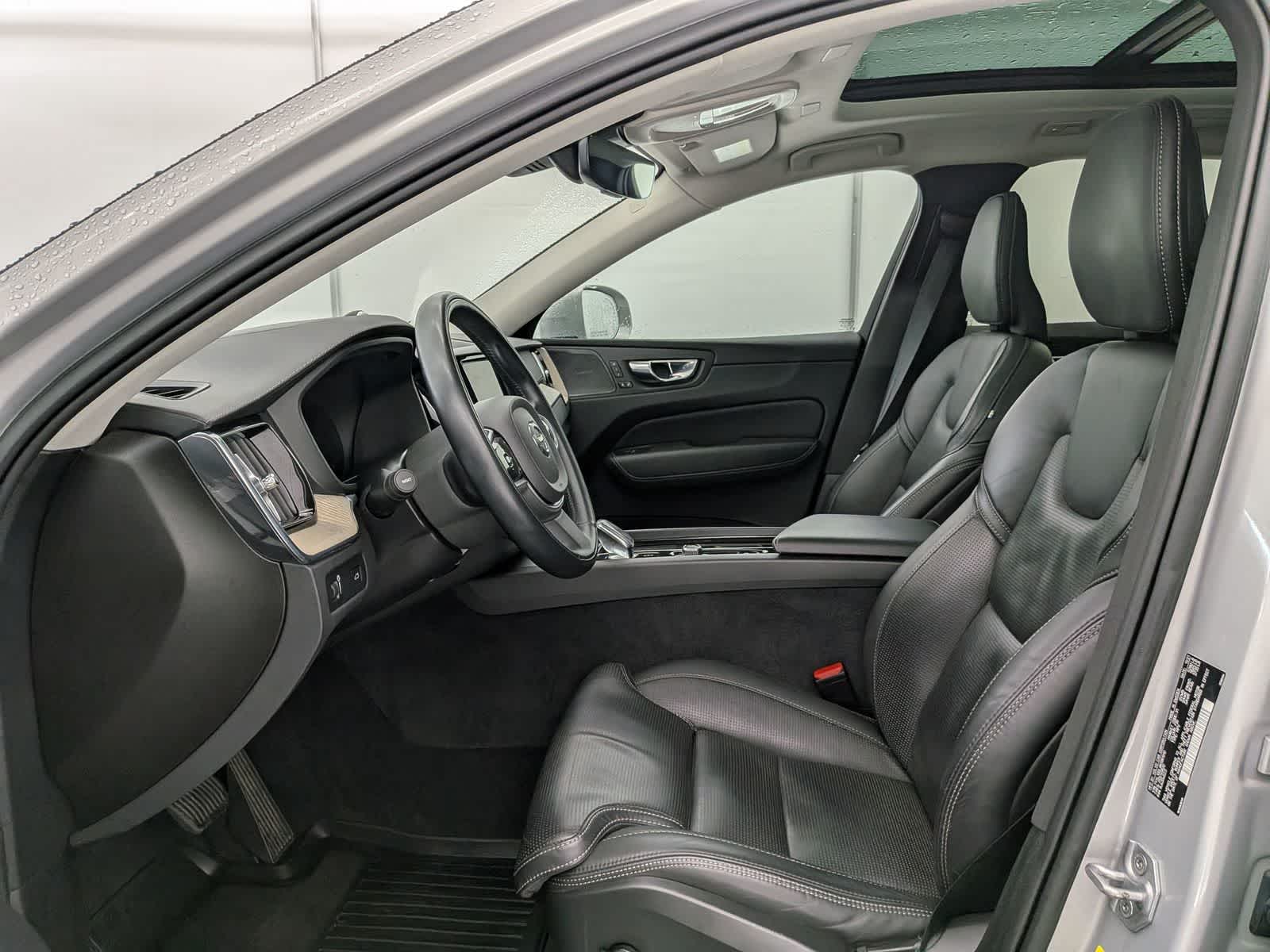 Thumbnail: 2022 Volvo XC60 - 17