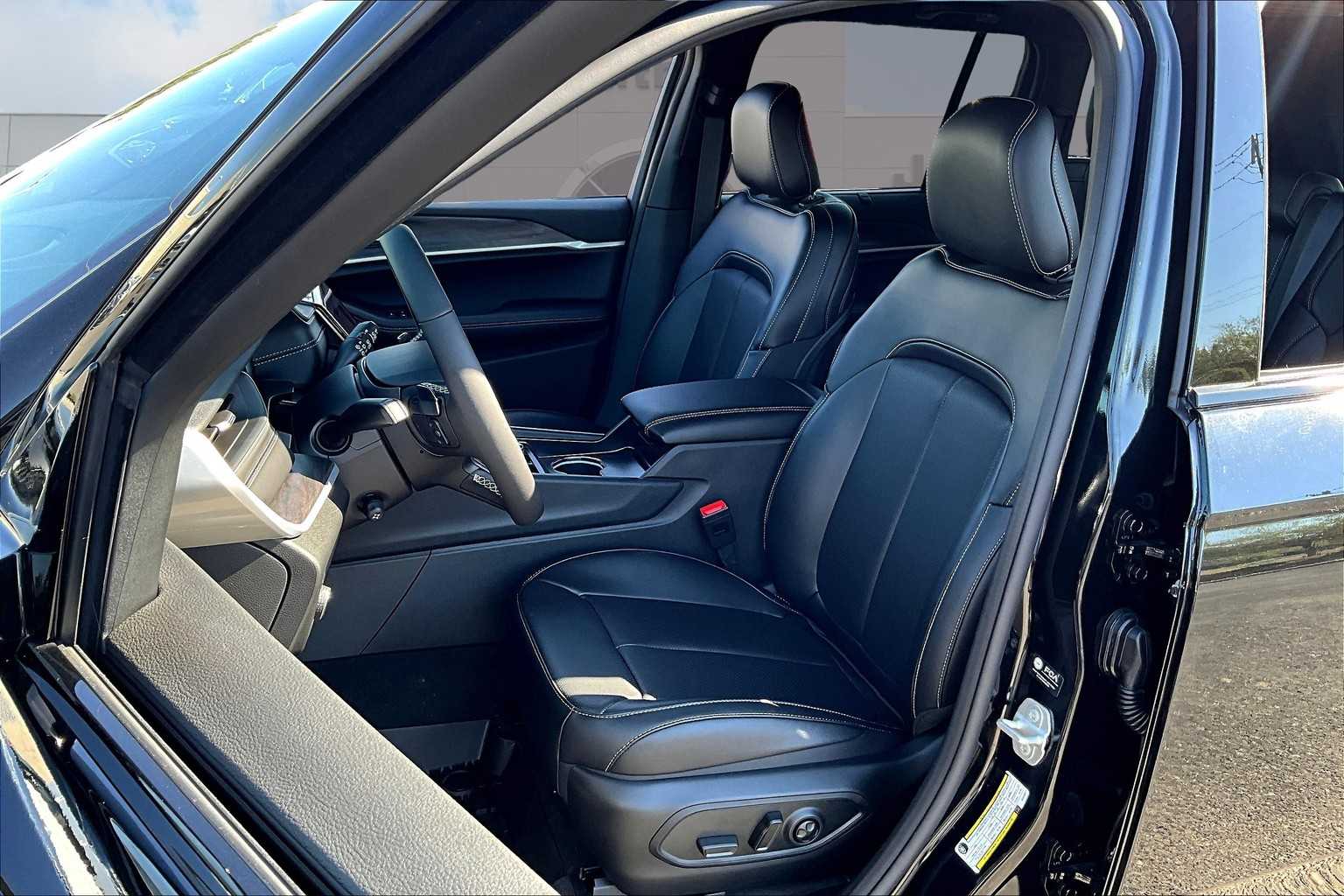 Thumbnail: 2025 Jeep Grand Cherokee - 11