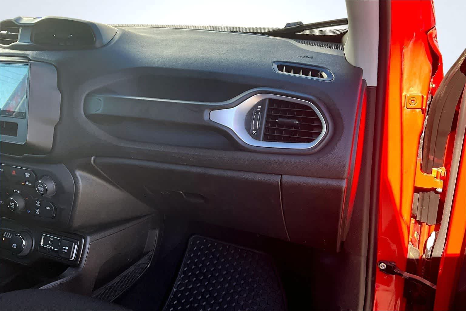 Thumbnail: 2021 Jeep Renegade - 24