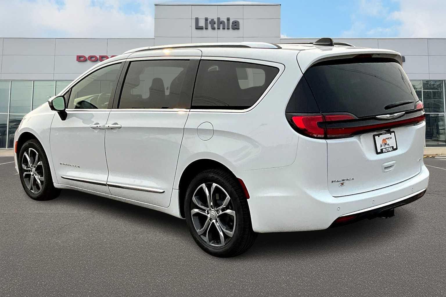 Thumbnail: 2026 Chrysler Pacifica - 4