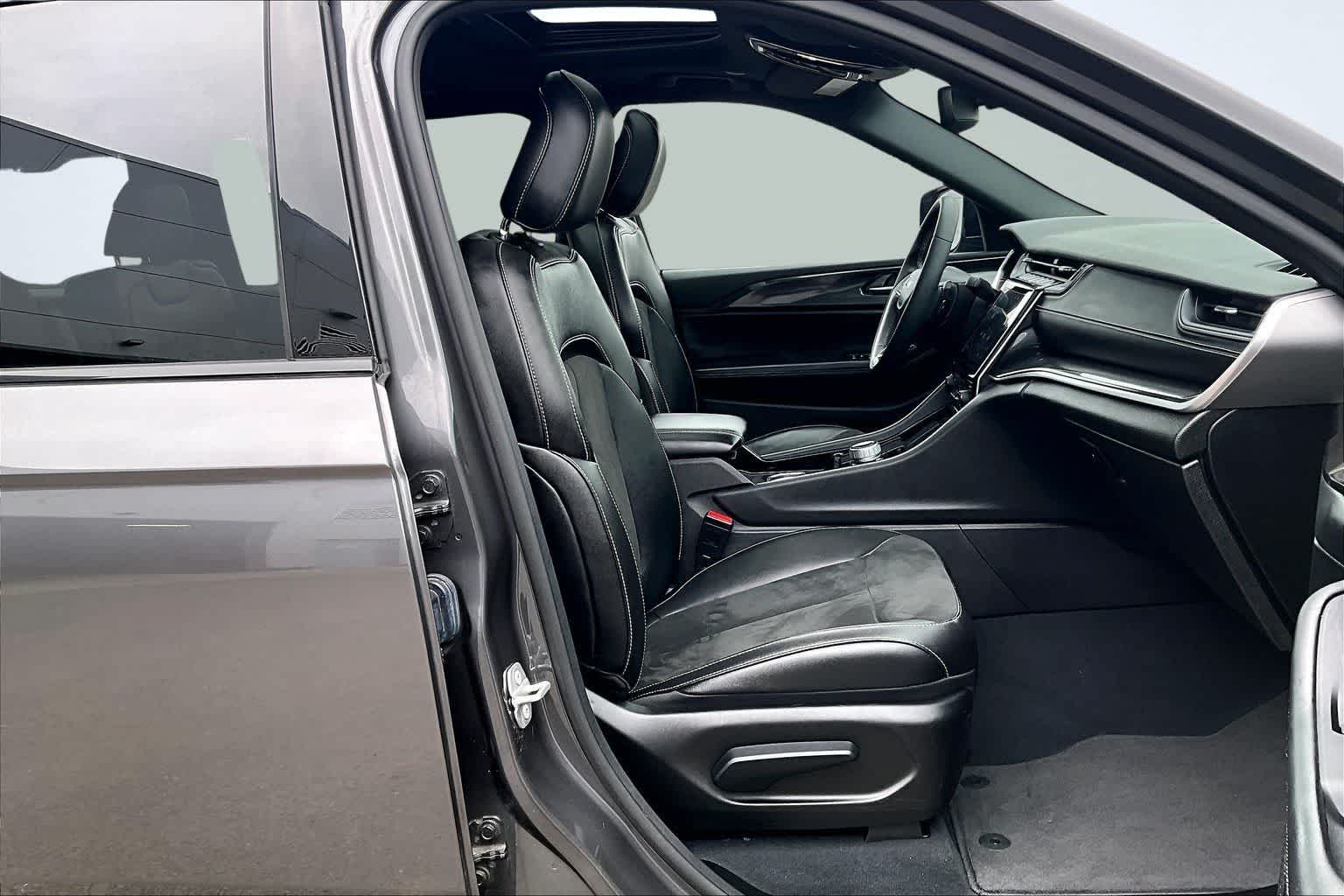 Thumbnail: 2023 Jeep Grand Cherokee L - 14