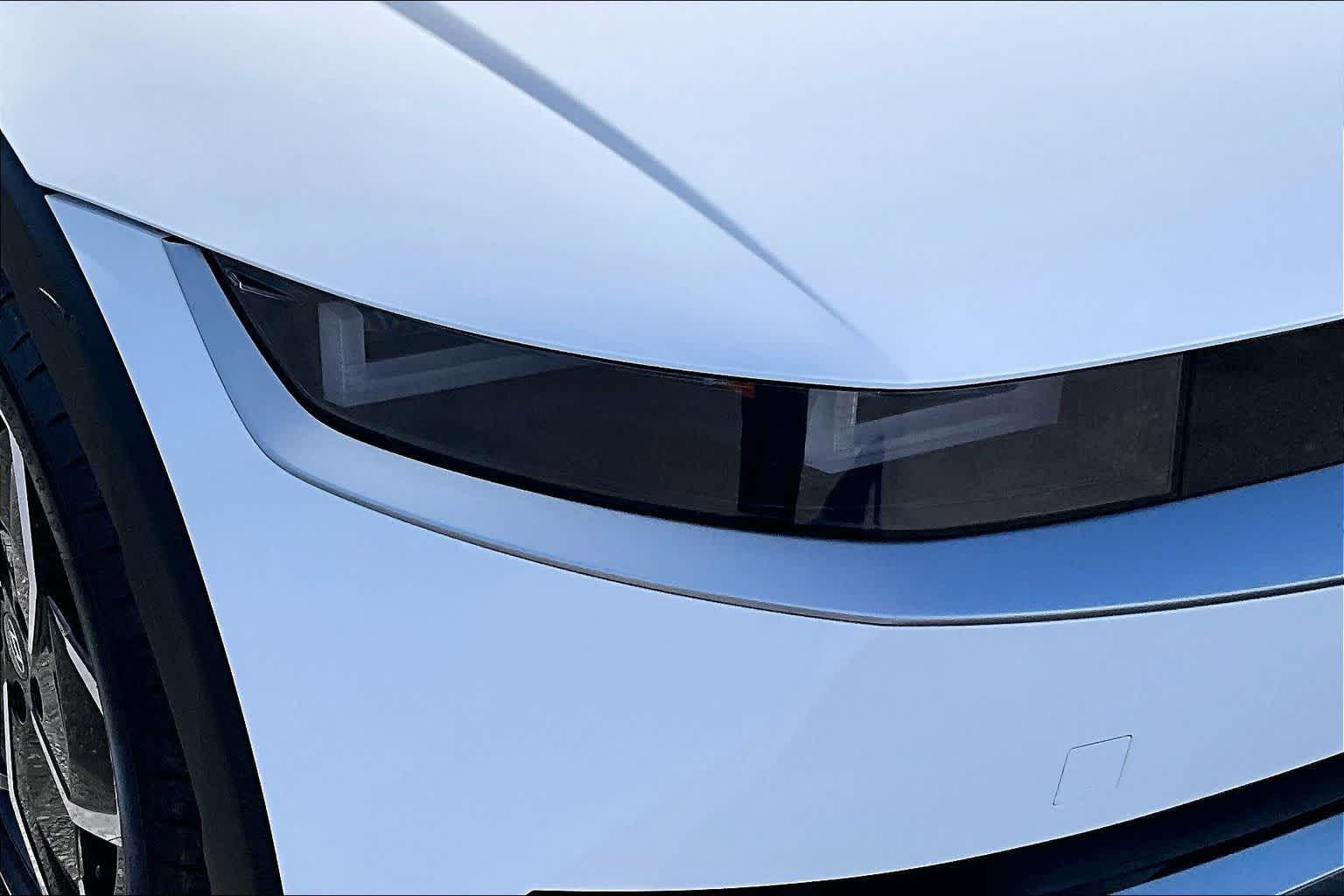 Thumbnail: 2023 Hyundai Ioniq 5 - 31