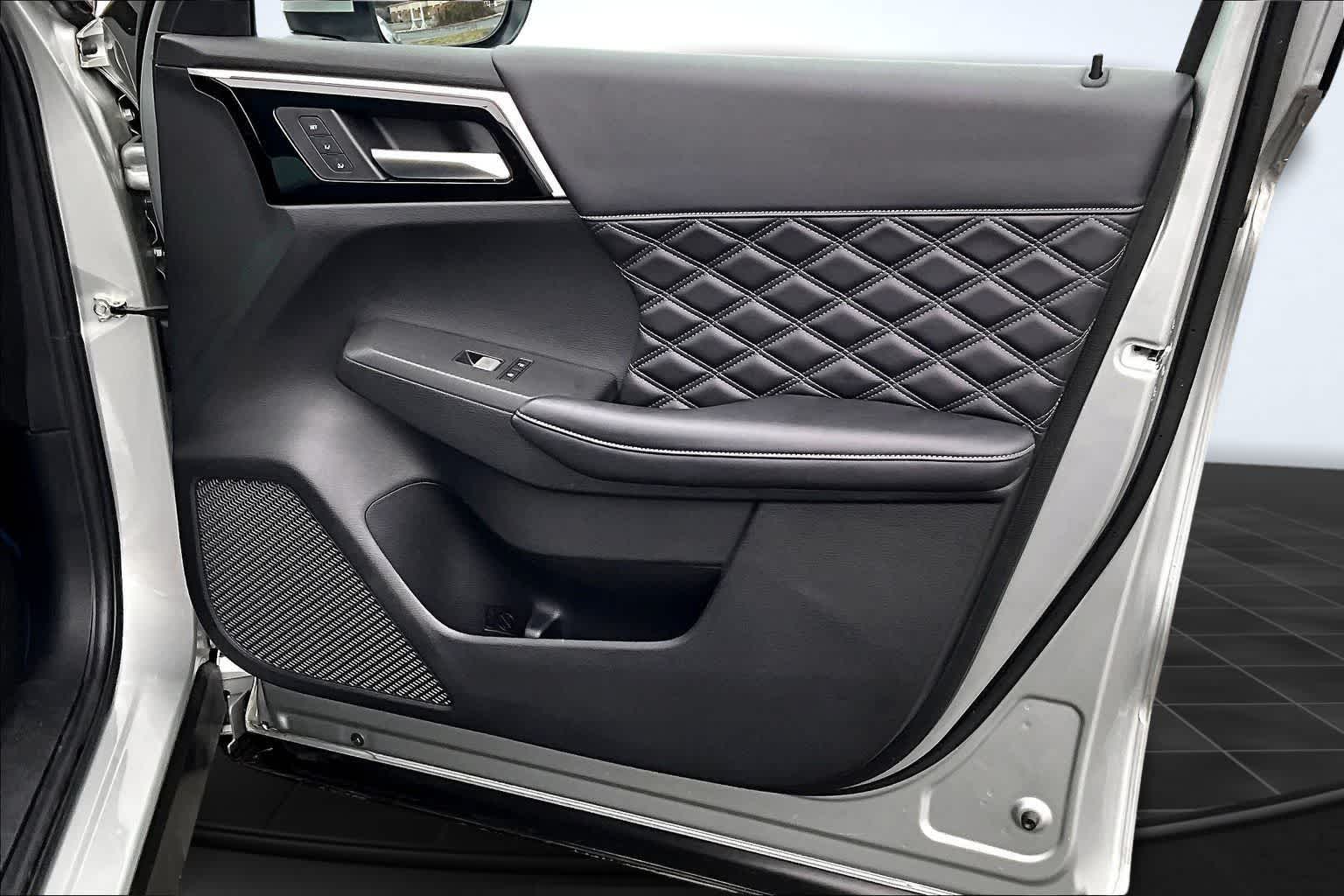 Thumbnail: 2023 Mitsubishi Outlander - 29