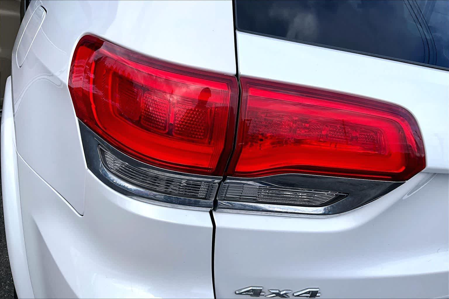 Thumbnail: 2017 Jeep Grand Cherokee - 32