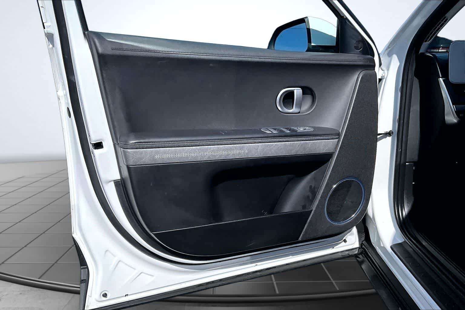 Thumbnail: 2023 Hyundai Ioniq 5 - 28