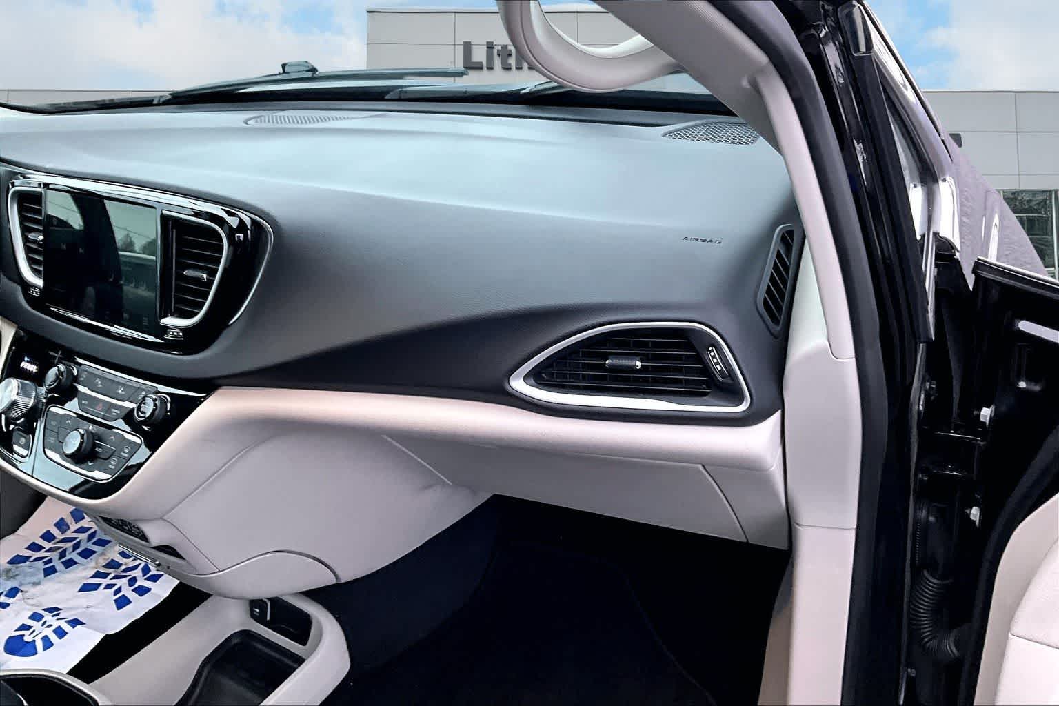 Thumbnail: 2024 Chrysler Pacifica - 24