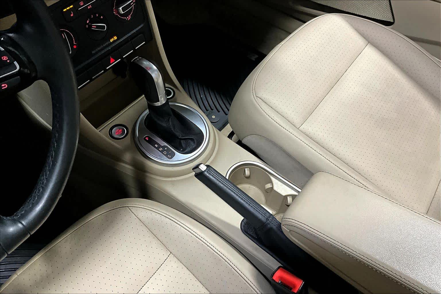 Thumbnail: 2015 Volkswagen Beetle - 17