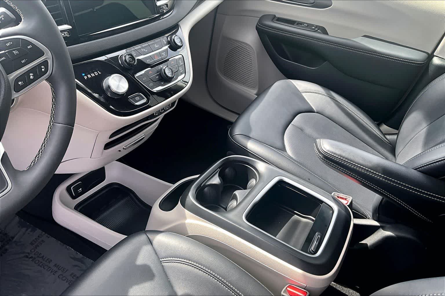 Thumbnail: 2024 Chrysler Pacifica - 17