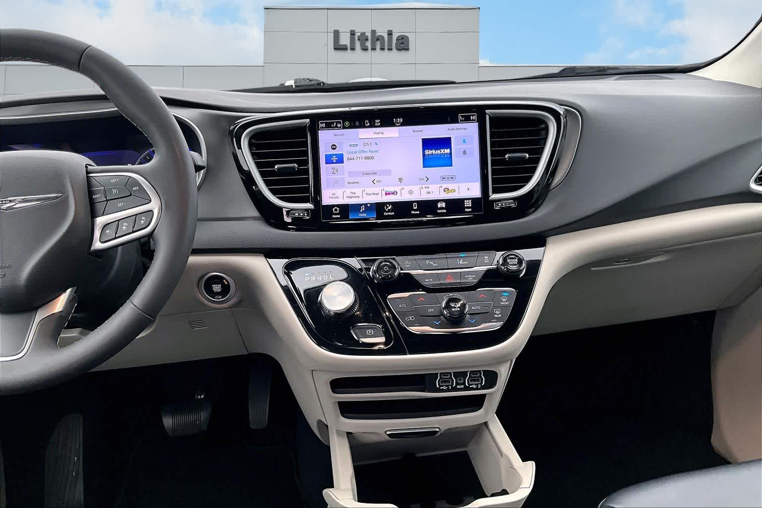 Thumbnail: 2024 Chrysler Pacifica - 16