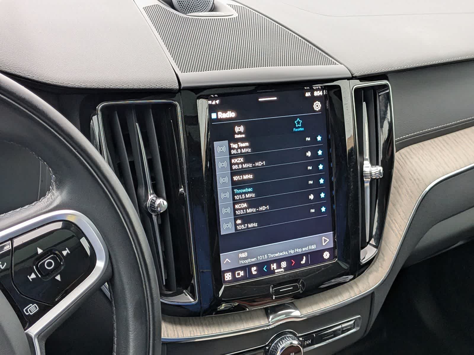 Thumbnail: 2022 Volvo XC60 - 32