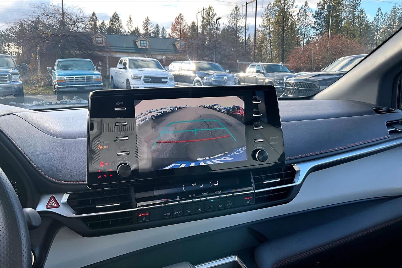 Thumbnail: 2022 Toyota Sienna - 27