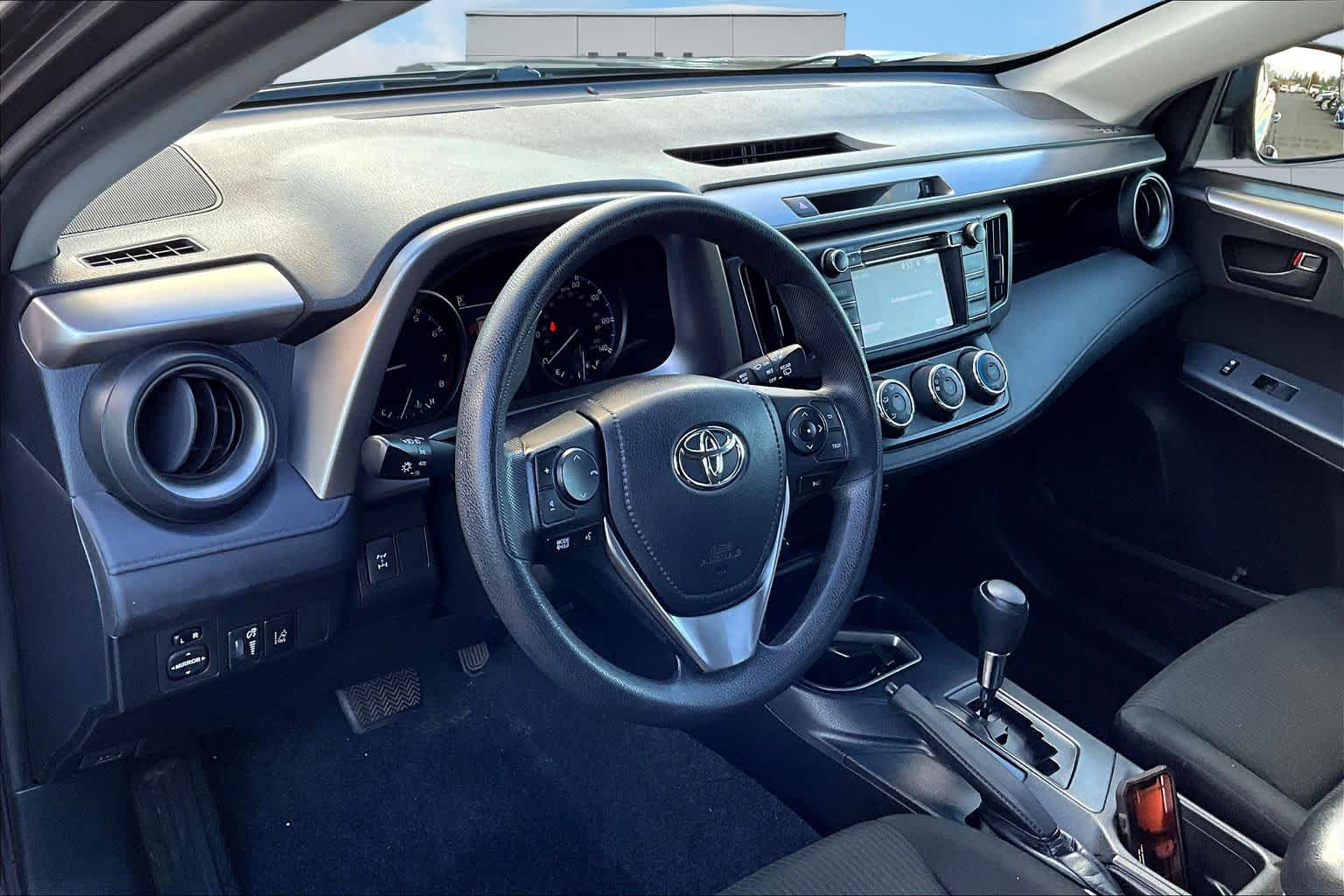 2018 Toyota RAV4 LE photo 2