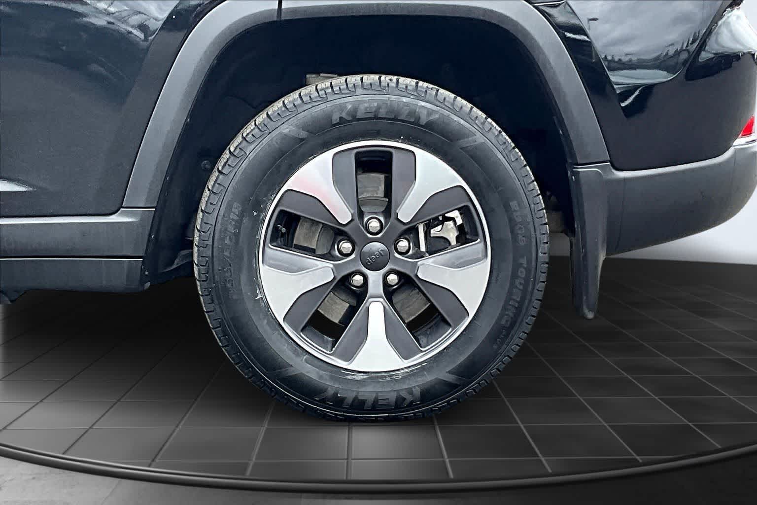 Thumbnail: 2022 Jeep Grand Cherokee - 36