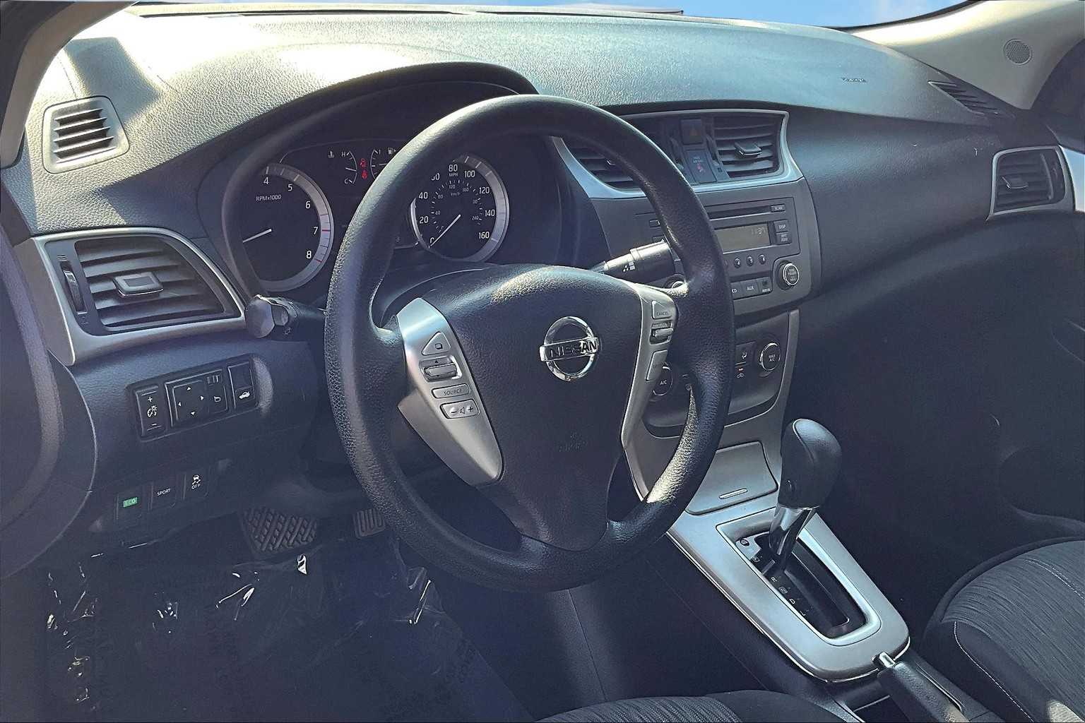 2014 Nissan Sentra SR photo 2
