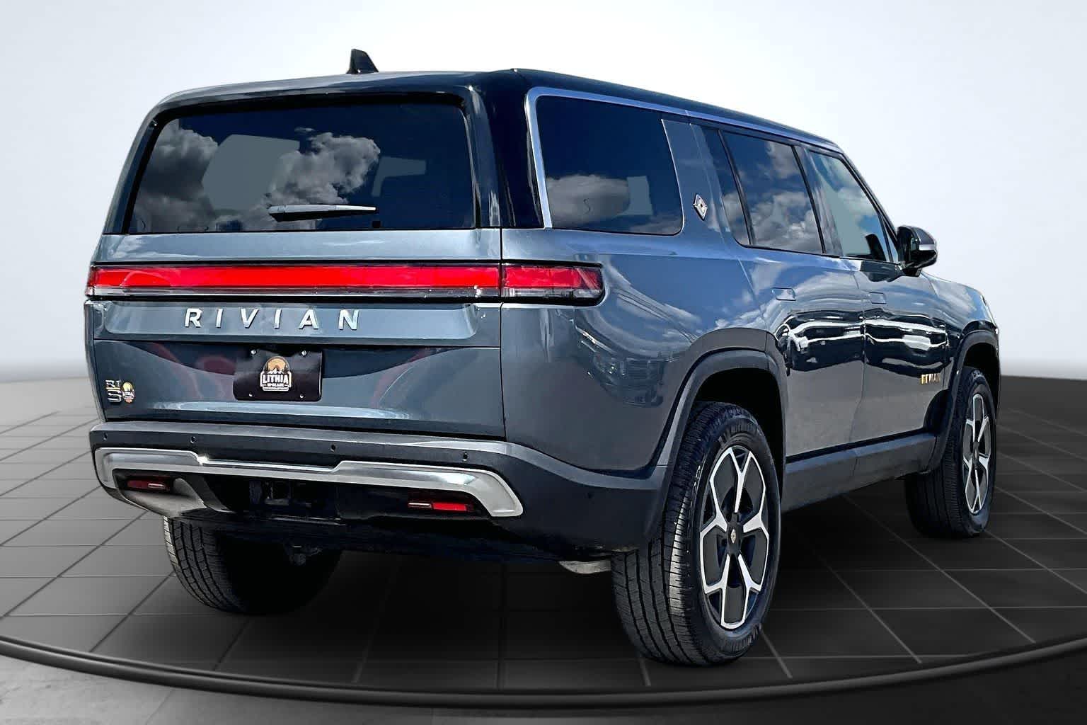 Thumbnail: 2023 Rivian R1S - 22