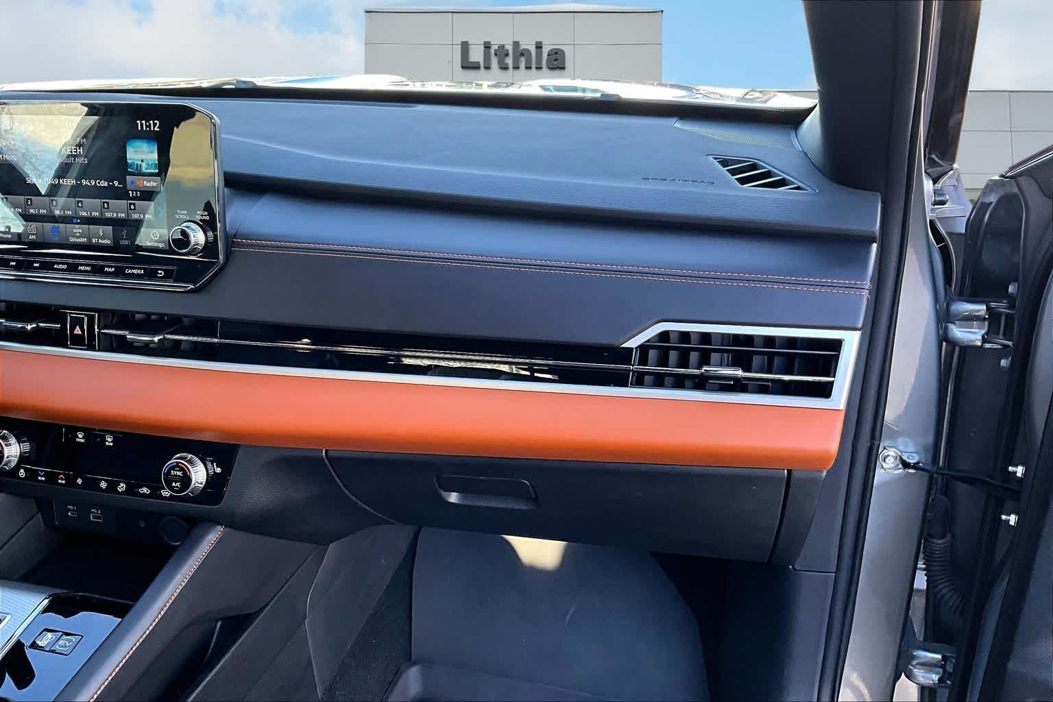 Thumbnail: 2023 Mitsubishi Outlander - 24