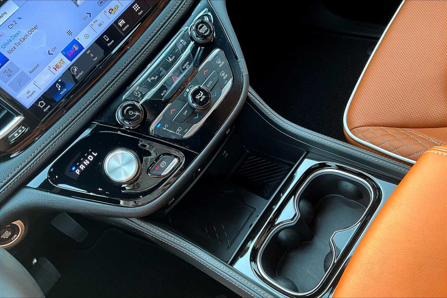 Thumbnail: 2026 Chrysler Pacifica - 17