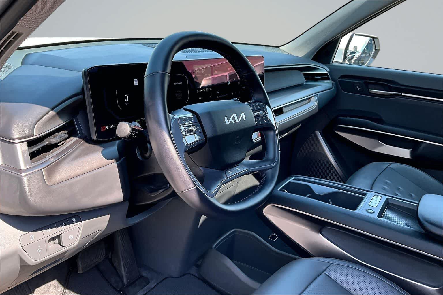 Used 2025 Kia EV9 Wind with VIN 5XYAFFS56SG002122 for sale in Spokane, WA