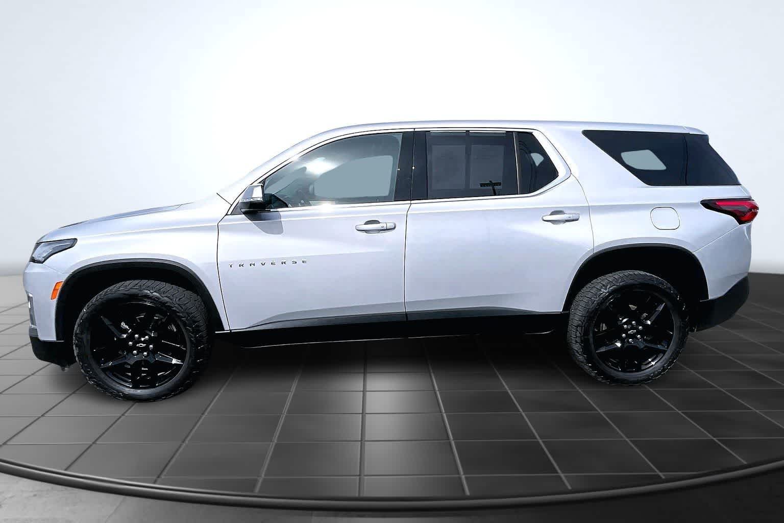 Thumbnail: 2022 Chevrolet Traverse - 3