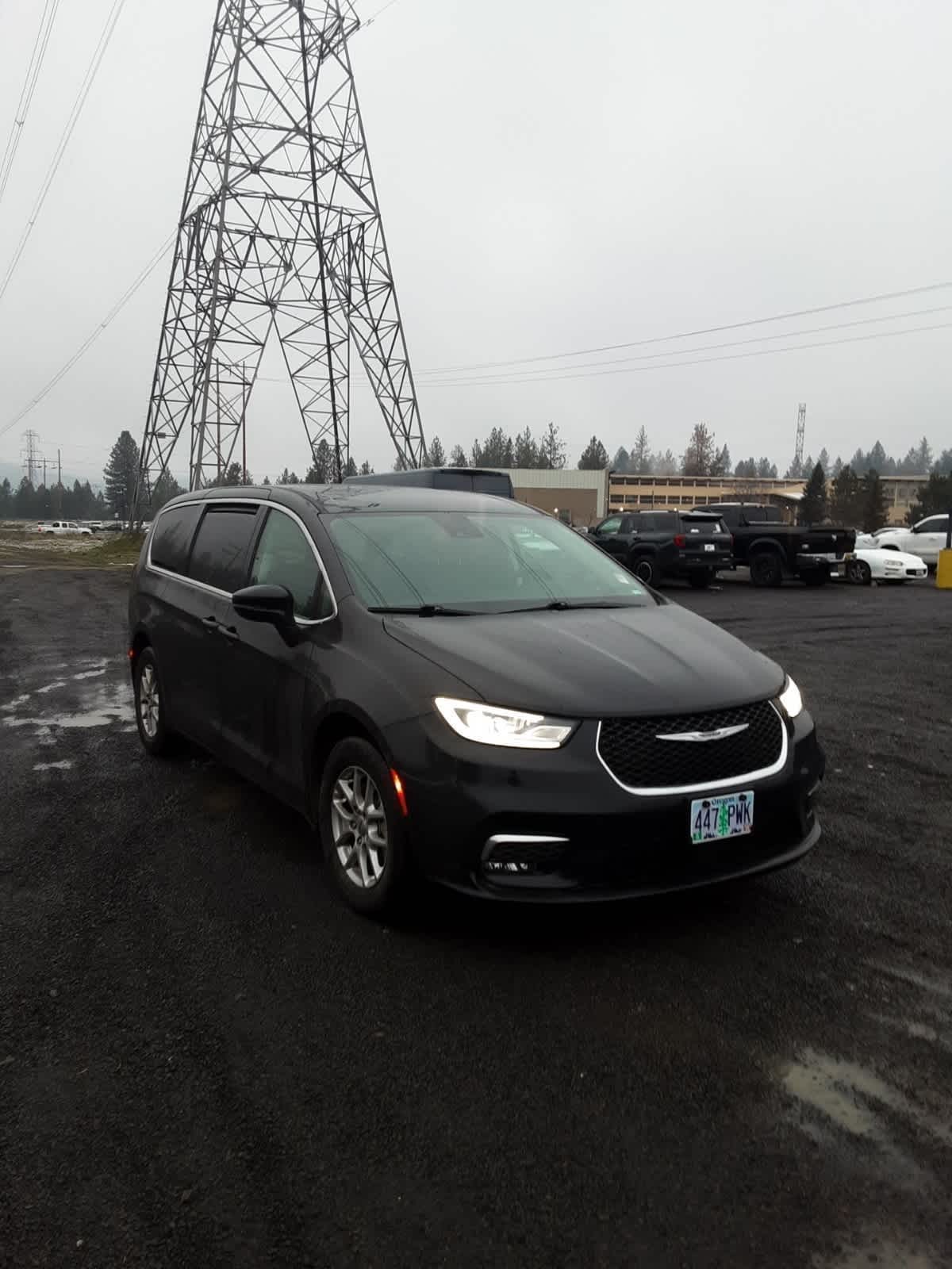 2024 Chrysler Pacifica Touring L photo 2