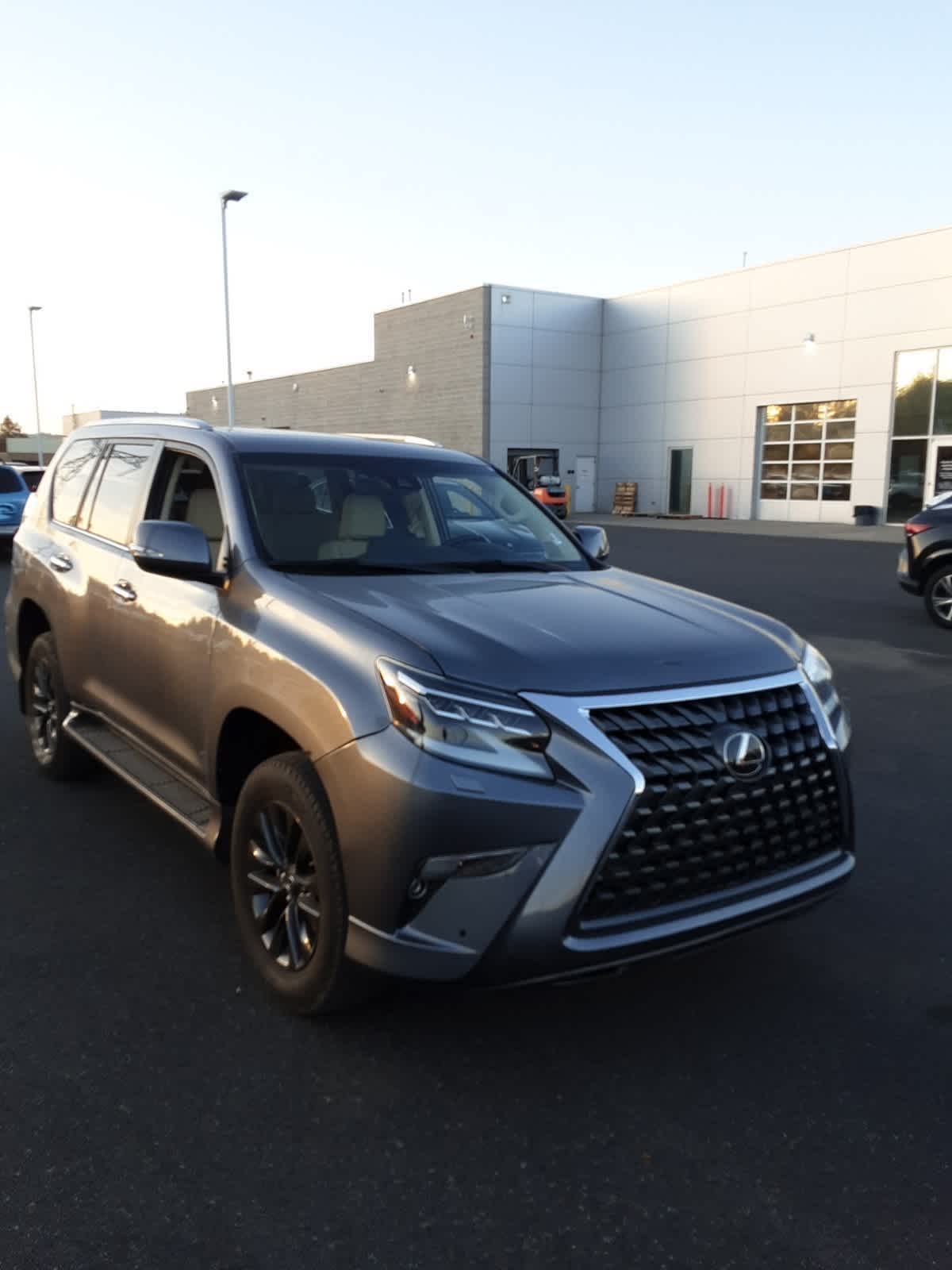 2023 Lexus GX 460 Premium photo 3