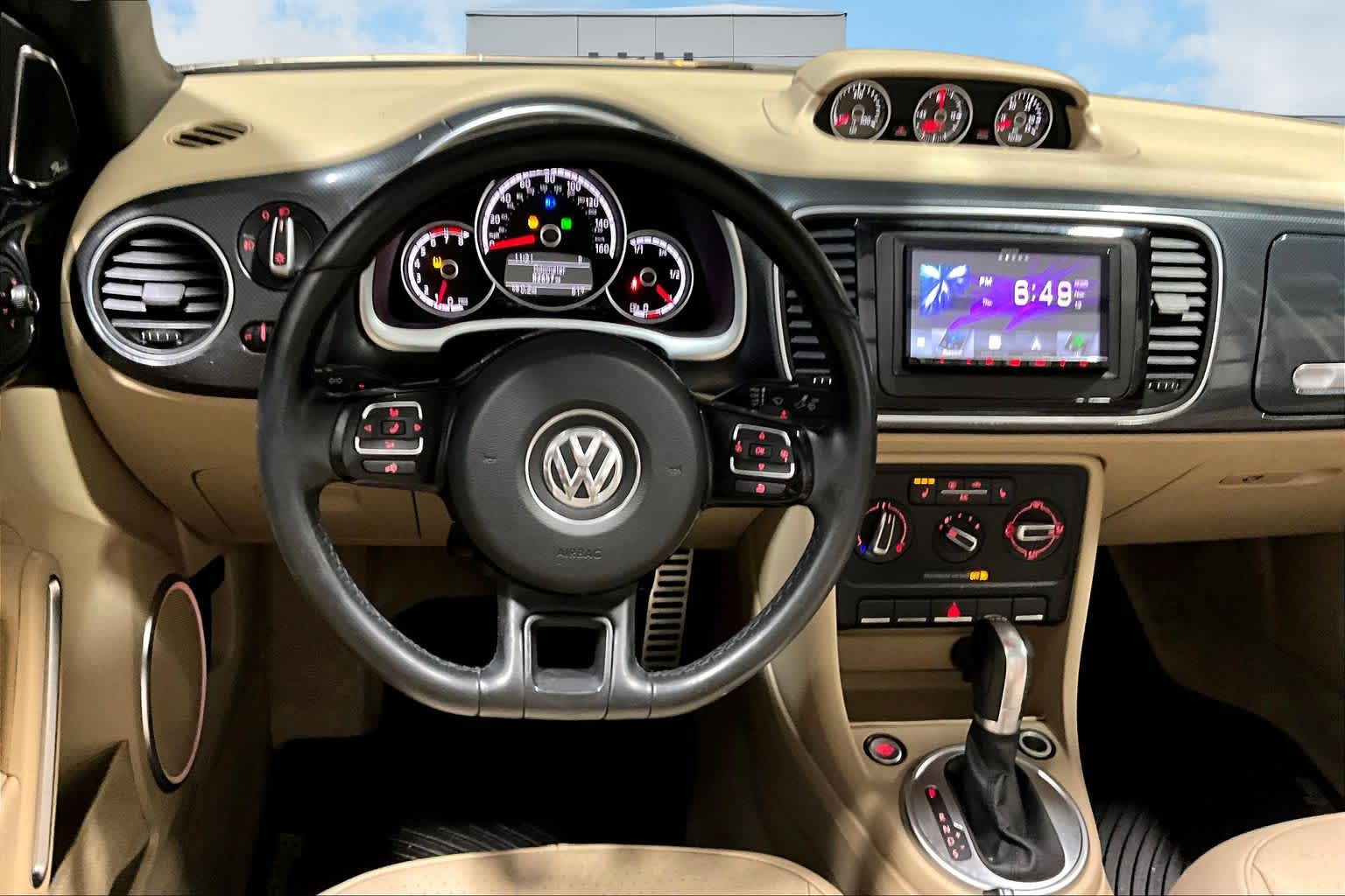 Thumbnail: 2015 Volkswagen Beetle - 15