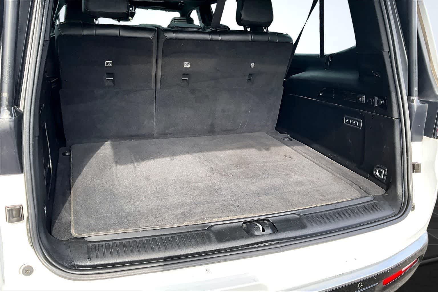 Thumbnail: 2023 Jeep Wagoneer - 19