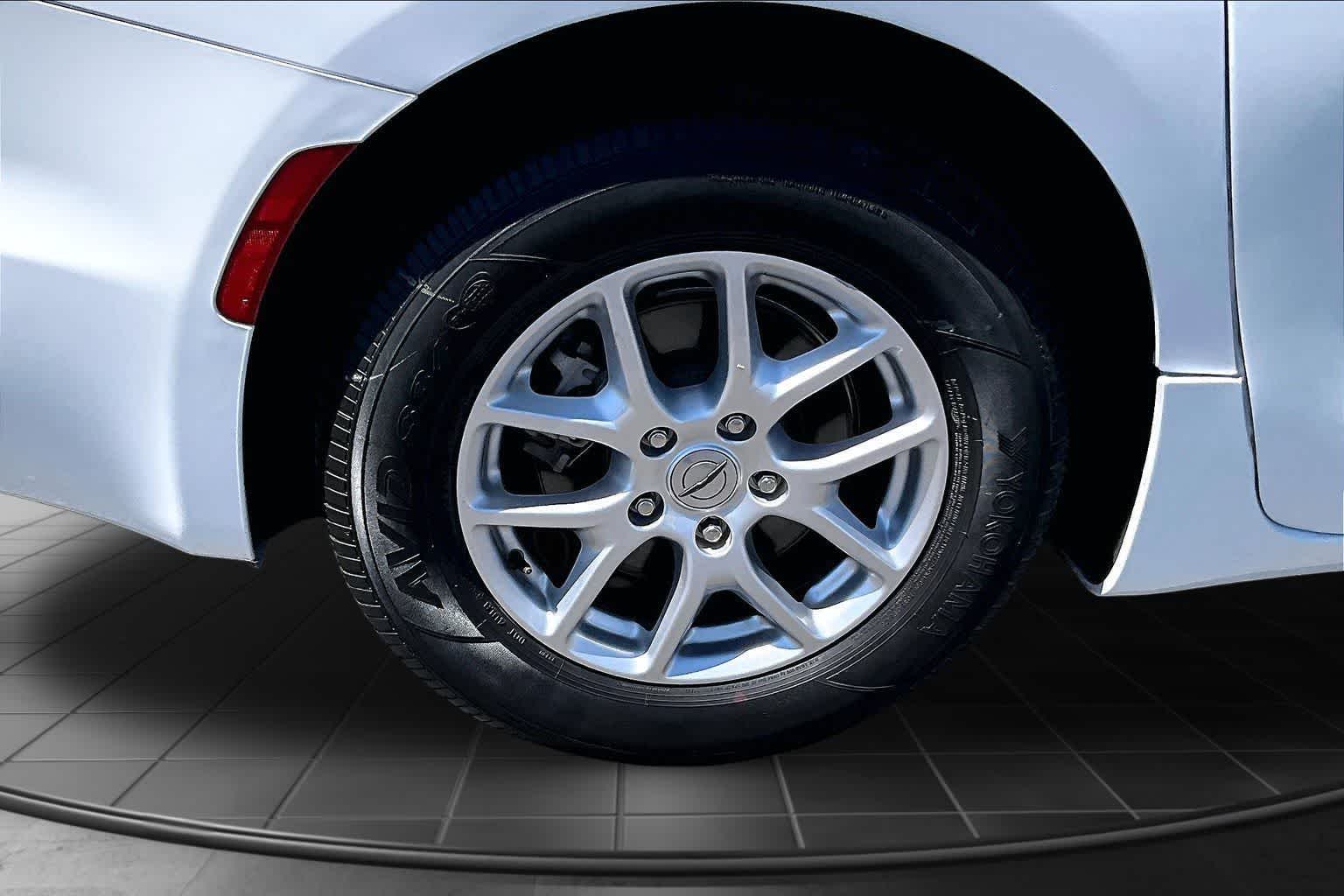 Thumbnail: 2023 Chrysler Pacifica - 34