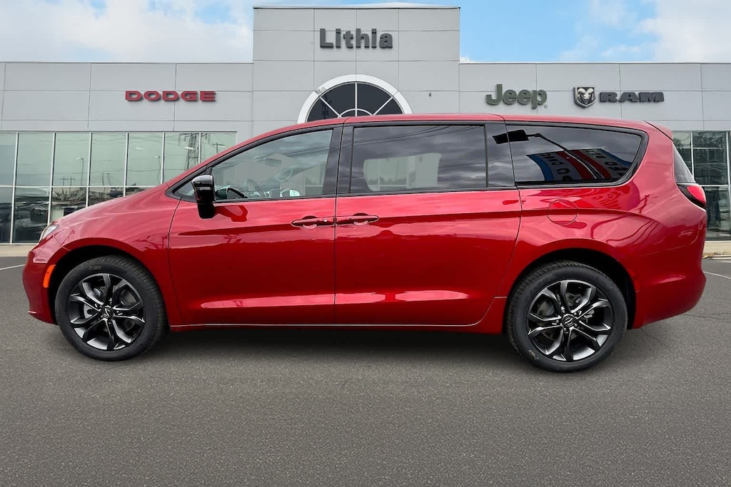 New 2026 Chrysler Pacifica Select Passenger Van