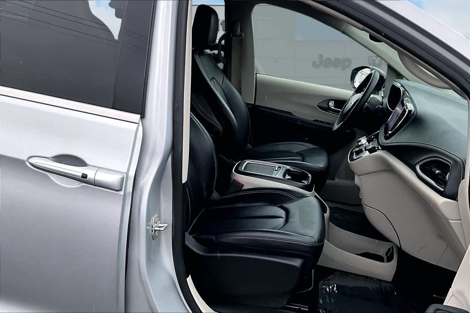 Thumbnail: 2024 Chrysler Pacifica - 15