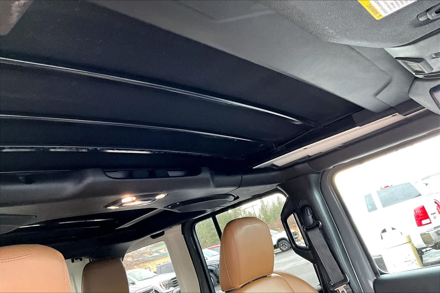 Thumbnail: 2021 Jeep Wrangler - 30