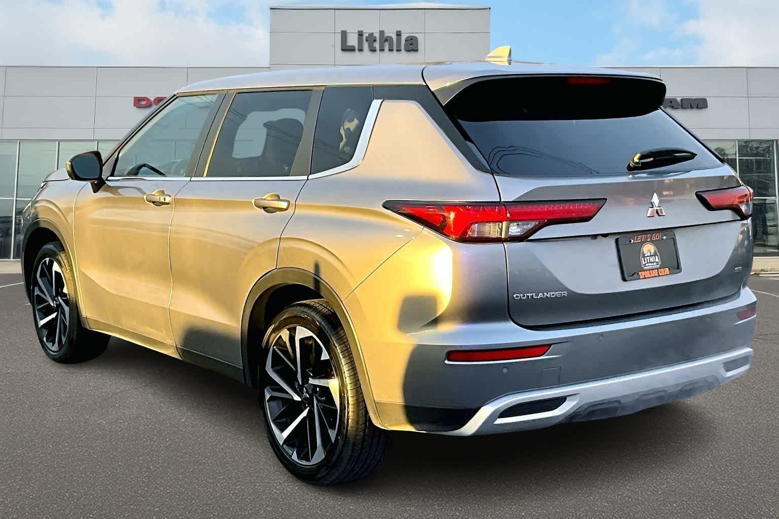 Thumbnail: 2024 Mitsubishi Outlander - 4