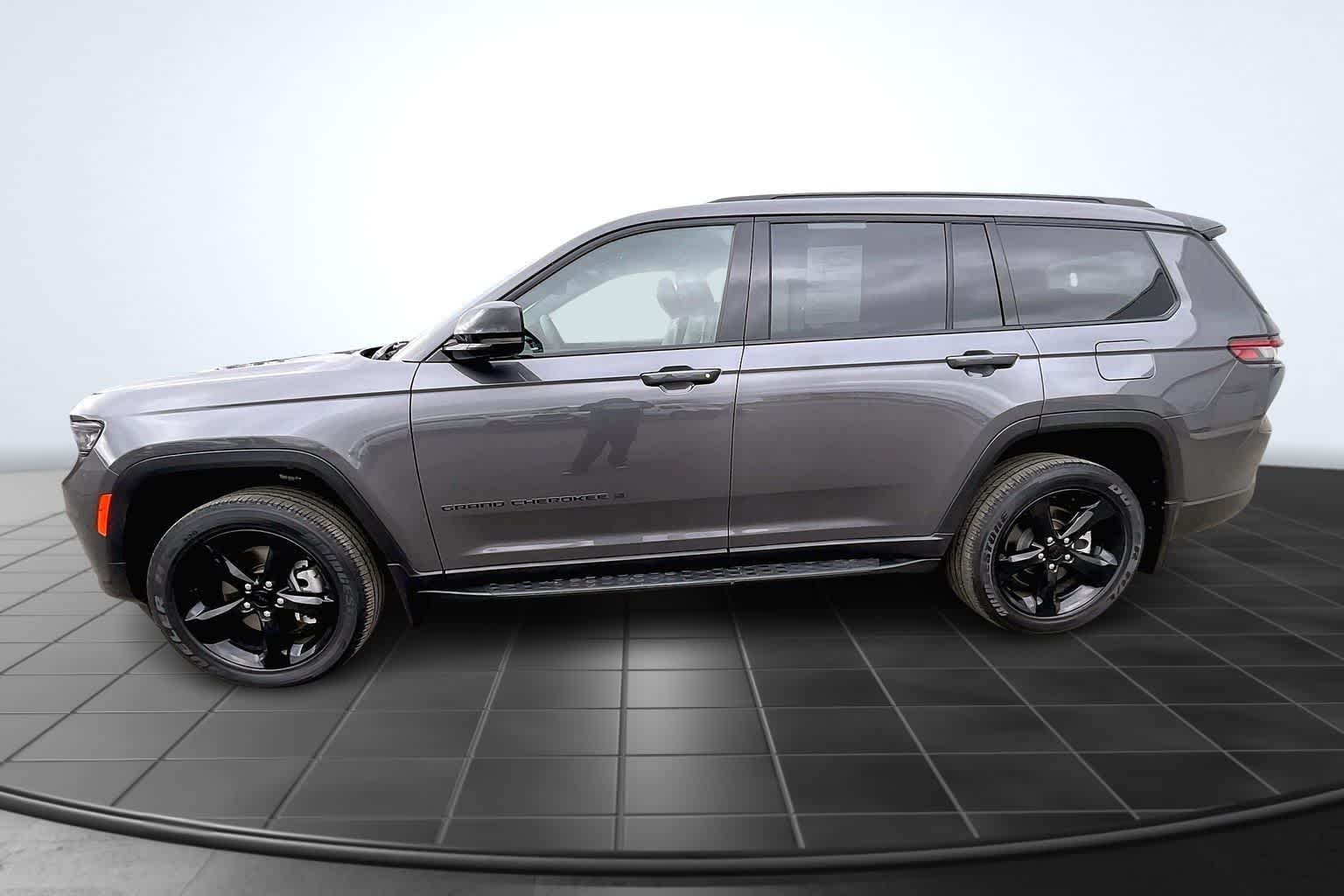 Thumbnail: 2023 Jeep Grand Cherokee L - 3