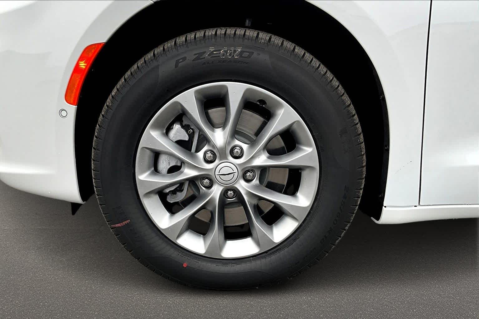 Thumbnail: 2026 Chrysler Pacifica - 8